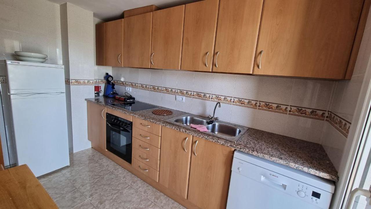 Apartamento Piso En El Centro Con Vistas Al Mar Y Balcon Rosas